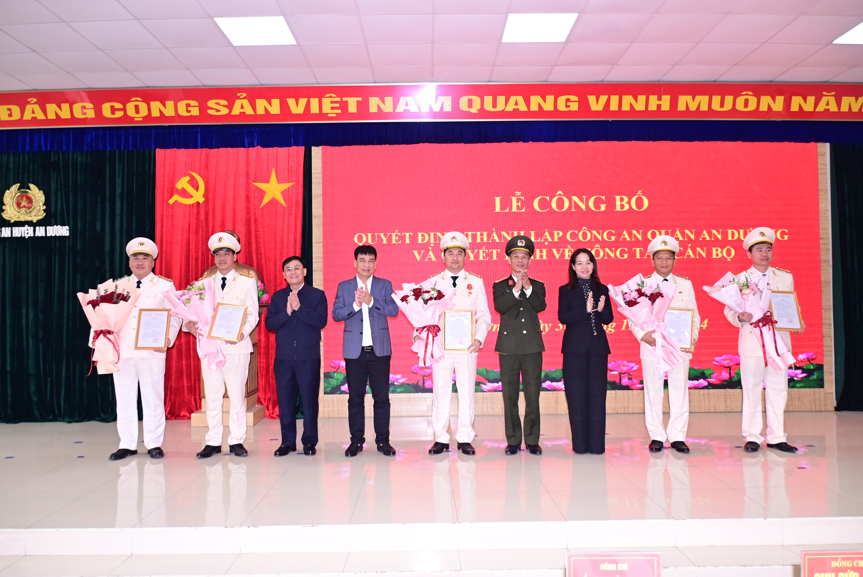 Công bố quyết định thành lập Công an quận An Dương và công bố các quyết định về công tác cán bộ